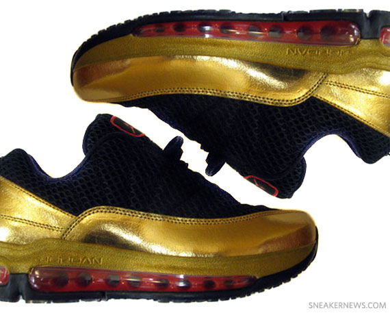 Jordan CMFT Max Air 12 GS – Black – Crimson – Metallic Gold | February 2011