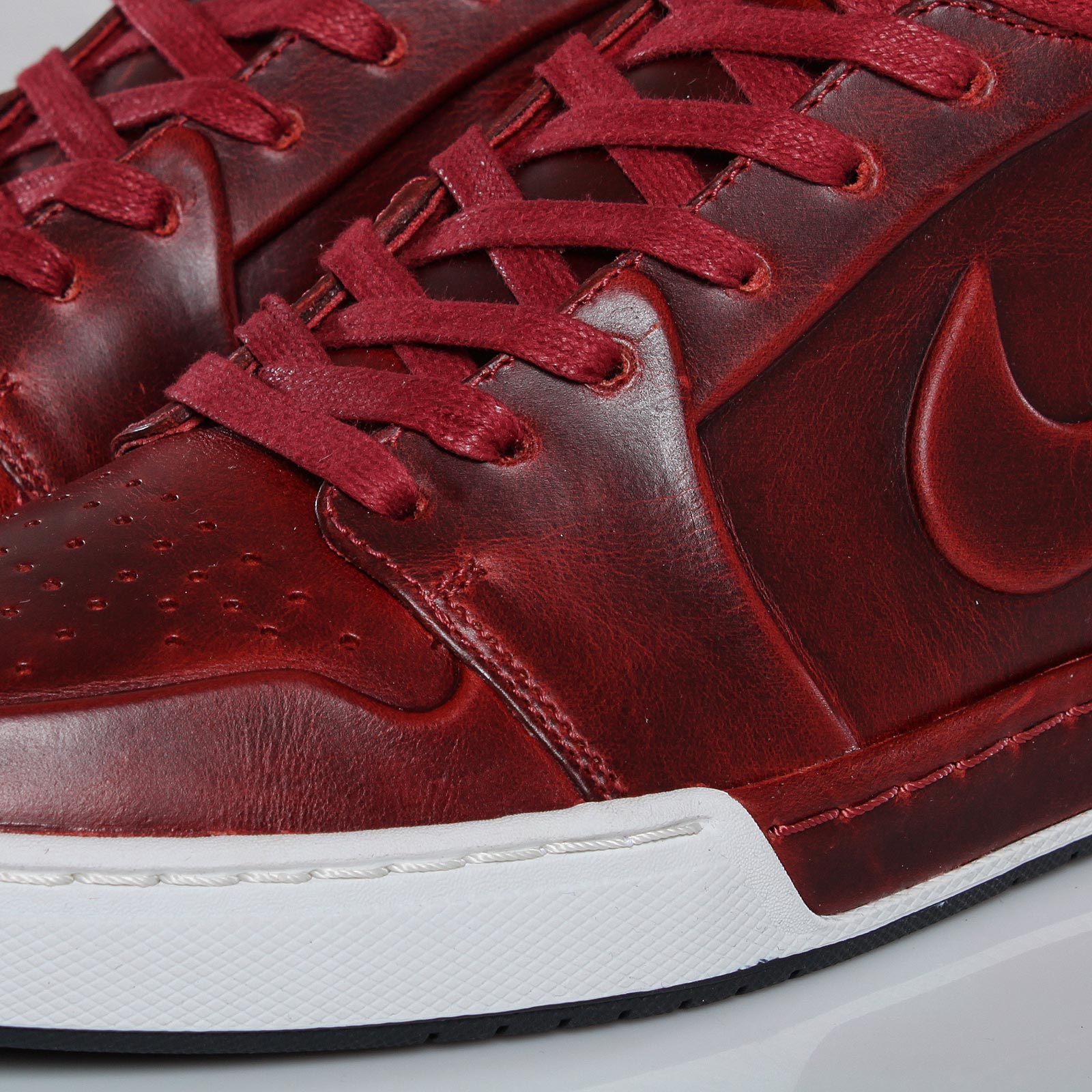 Nike Air Royal Mid Vt Team Red White 1