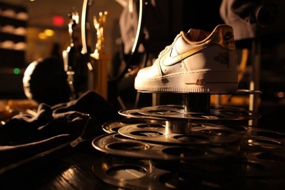 Nike Sportswear Hollywood Vine Los Fearless 17 570x380