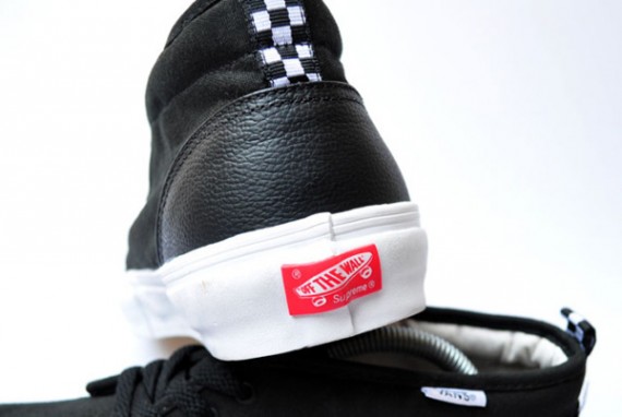 Supreme x Vans Chukka Mid – Black – Checkerboard