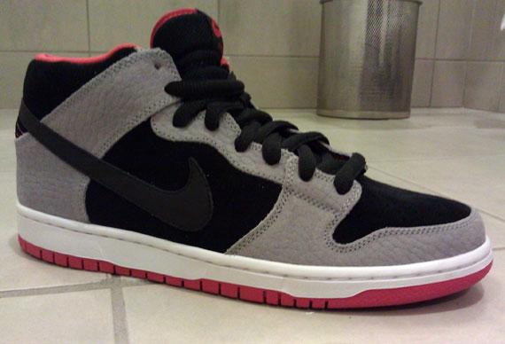 Nike Sb Dunk Mid Pro Un Supreme October 2011 01