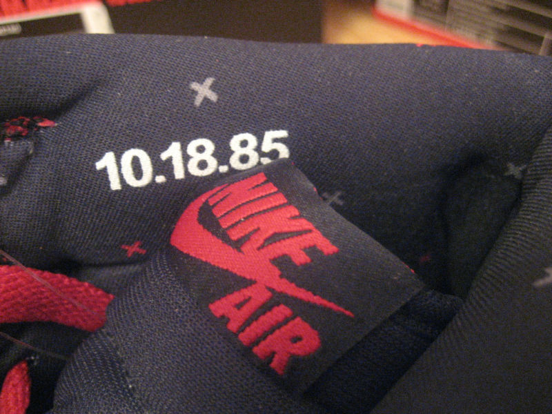 Air Jordan 1 Banned 07