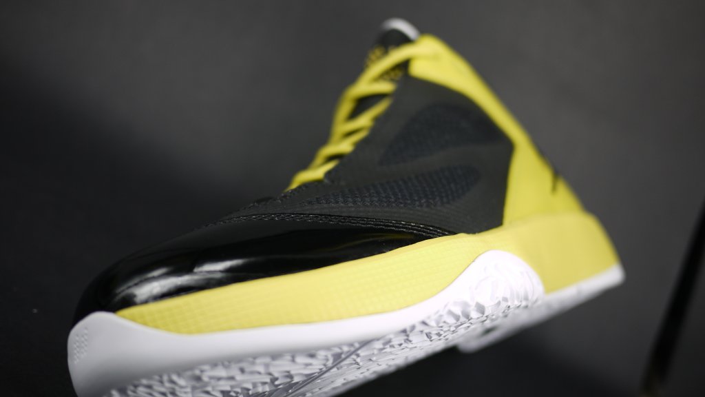 Air Jordan 2011 Q Flight Black Yellow 3