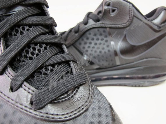 Nike LeBron 8 V/2 Low 'Blackout' - New Photos