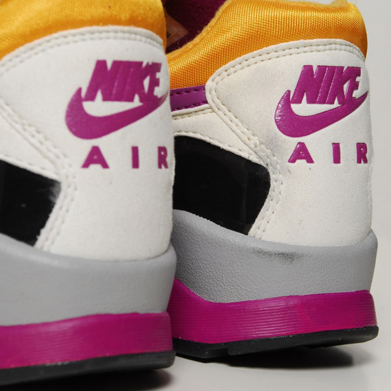 17 05 2011 Nike Sample4 White Det  0003 Layer 70