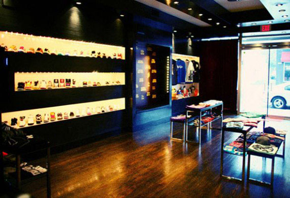 25 Stores Follow On Twitter 03