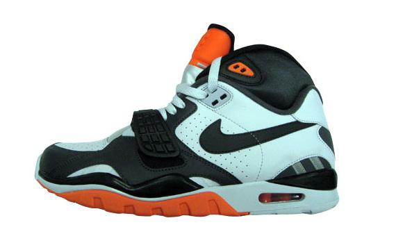 Nike Air Trainer Sc Ii High Black White Orange September 2011 01