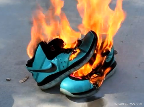 Nike LeBron 8 ‘South Beach’ – Burned!