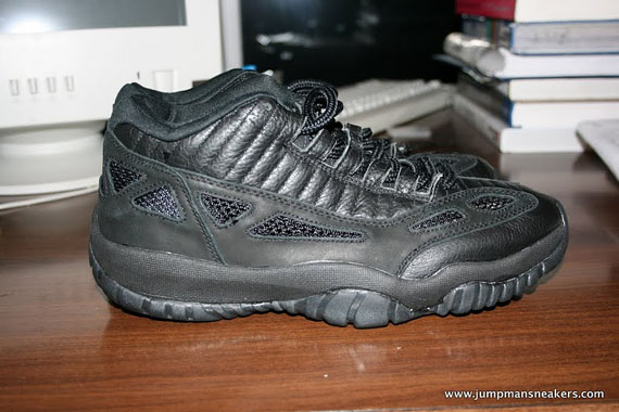 Jordan Xi Ie Low Blk Samp 02