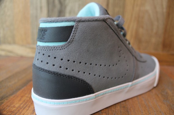 Nike Hachi – Cool Grey – Anthracite – Summit White