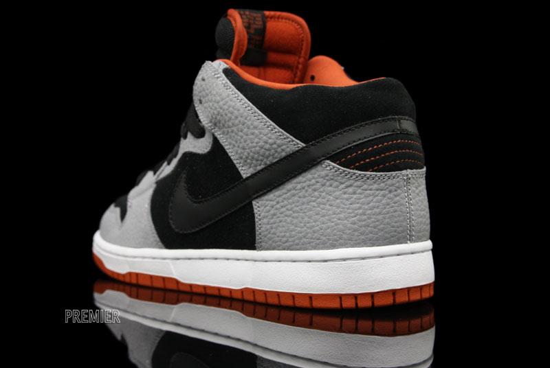 Nike Sb Dunk Mid Pro Un Supreme 5