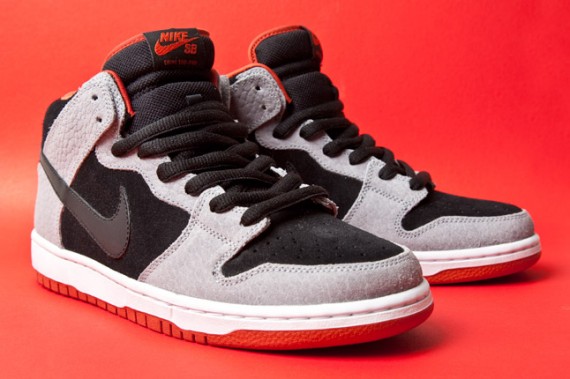 Nike Sb September 2011 Dunk Mid 1 570x379