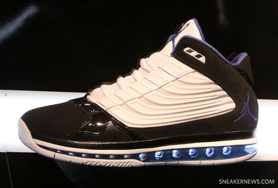 Jordan Brand Holiday 2011 Flight Forum Melo Fly Through 18