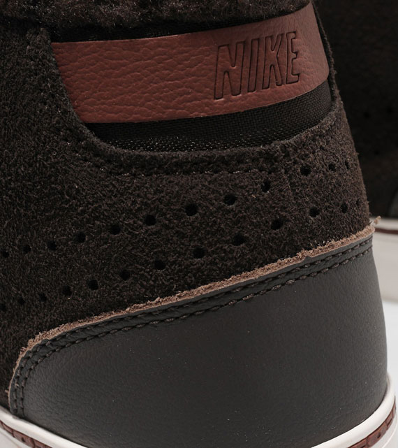 Nike Hachi Suede 3 Size 04