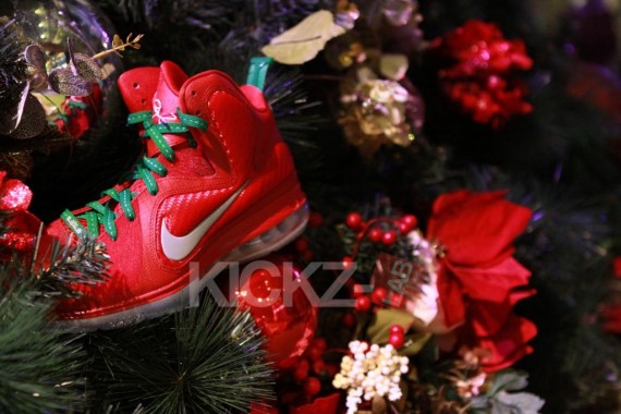 Nike LeBron 9 'Christmas' - Detailed Images