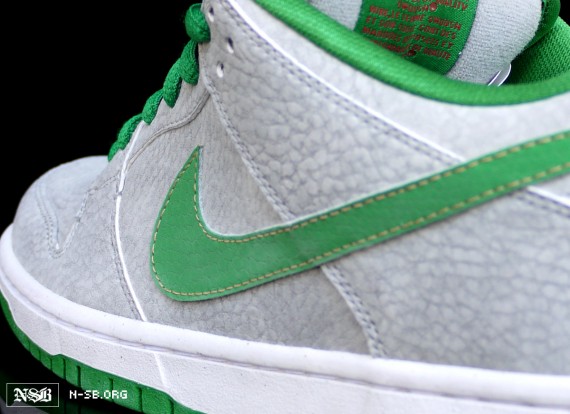 Nike SB Dunk Low 'Medusa'