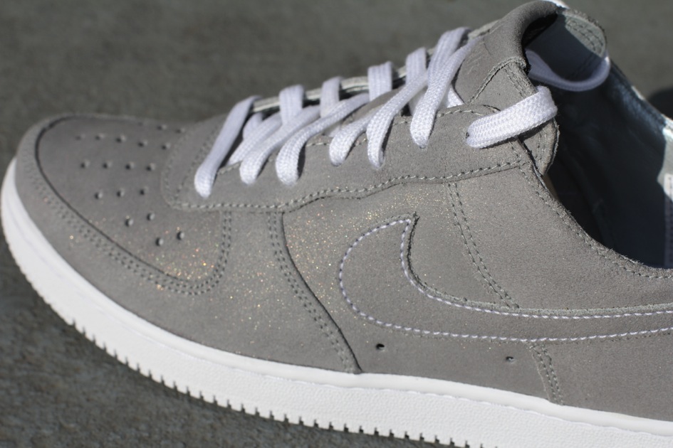 Nike WMNS Air Force 1 Low Light – Metallic Platinum
