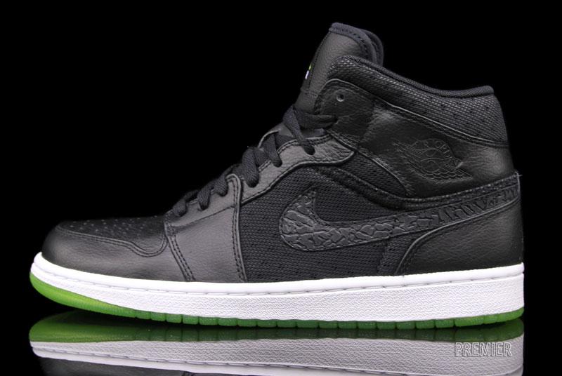 Air Jordan 1 Phat Black Action Green Available 01
