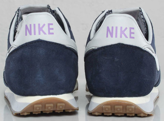 Nike Challenger Obsidian Grey Sail