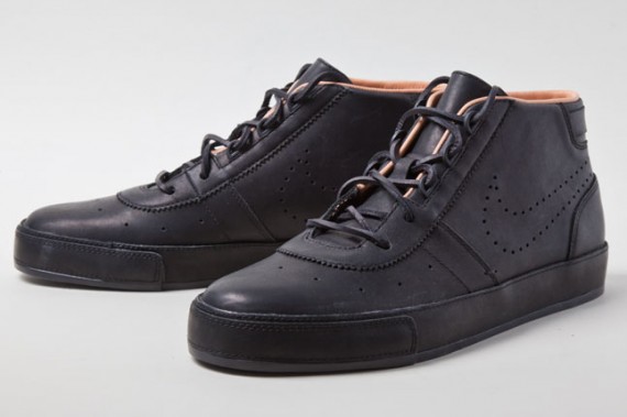 Nike Hachi Supreme - Black Nubuck
