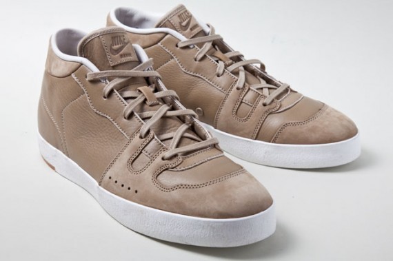 Nike Manor 'Khaki'