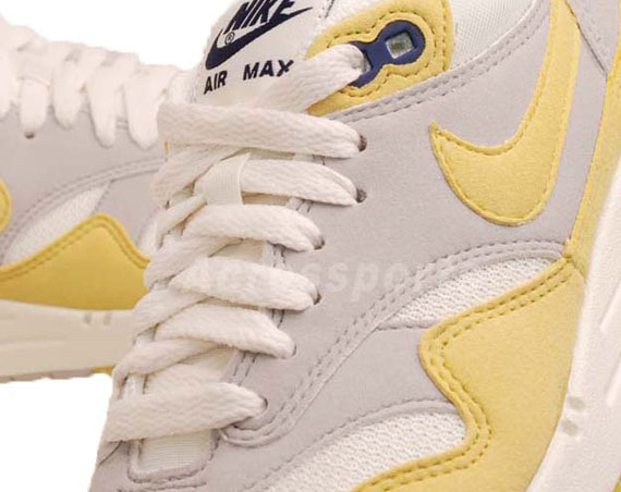 Nike Wmns Air Max 1 Sail Celery Neutral Grey Loyal Blue 1