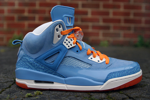 Jordan Spizike University Blue Italy Blue Vivid Orange 2