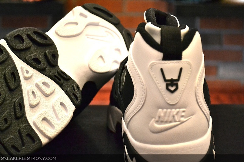Nike Air Diamond Turf Ii White Black Available 02