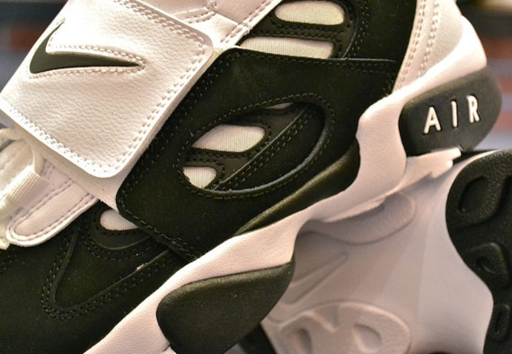 Nike Air Diamond Turf Ii White Black Available