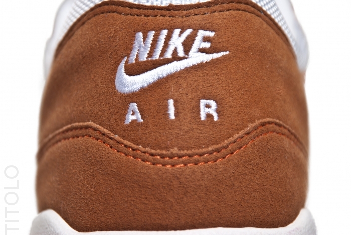 Nike Air Max 1 Hazelnut White Safety Orange Khaki 4