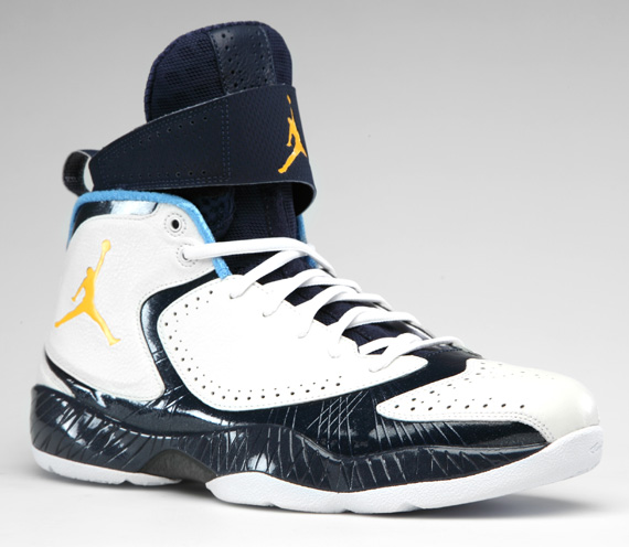 Air Jordan 2012 March Madness Marquette 4