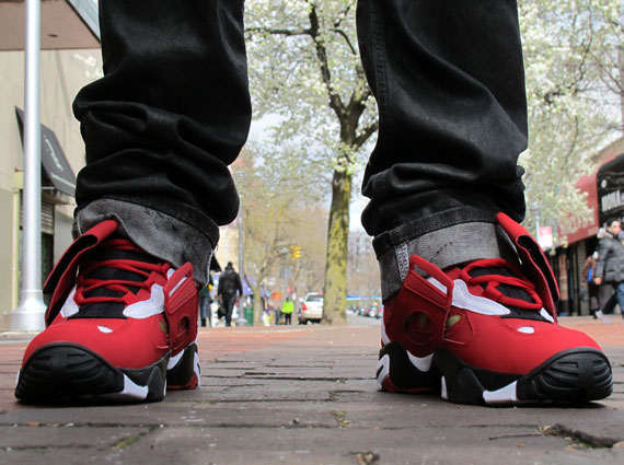 Nike Air Diamond Turf Ii Varsity Red On Feet 2