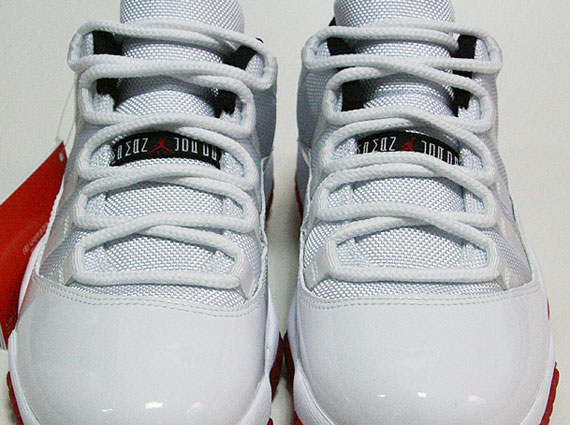 Jordan Xi Low White Red Ist