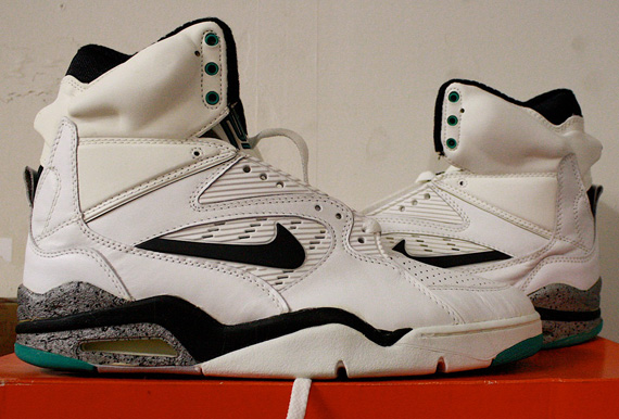 Nike Air Command Force White Black Bright Green 15