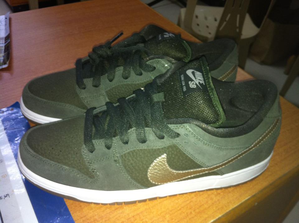 Nike SB Dunk Low - Sequoia - Metal Zinc