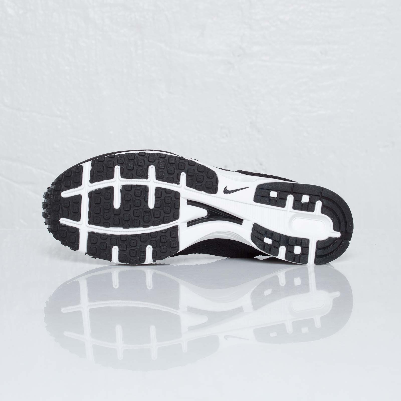 Nike Wmns Pocket Runner Ii Black Summit White 5