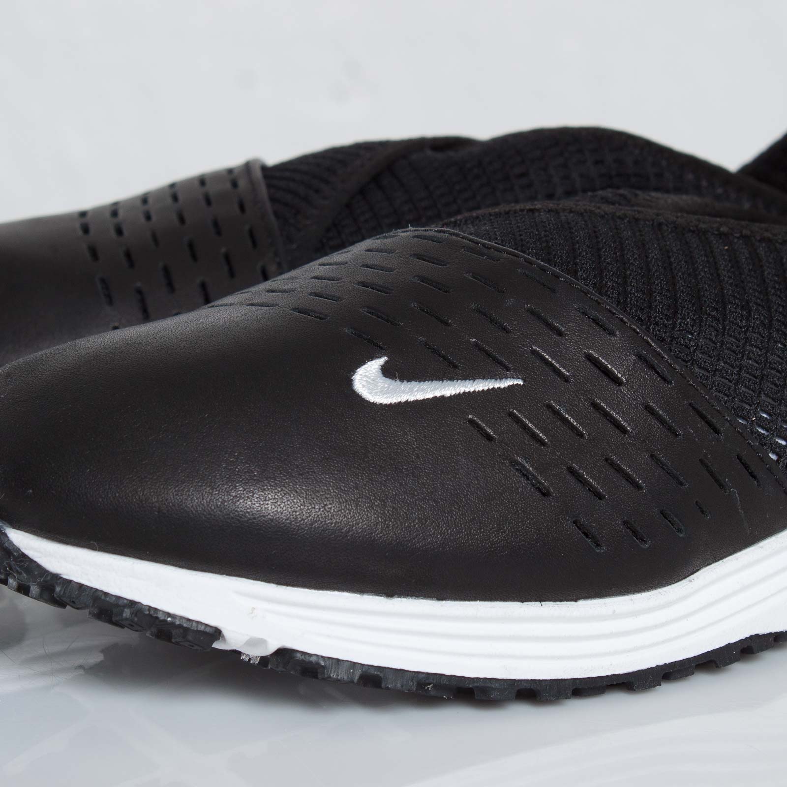 Nike Wmns Pocket Runner Ii Black Summit White 7
