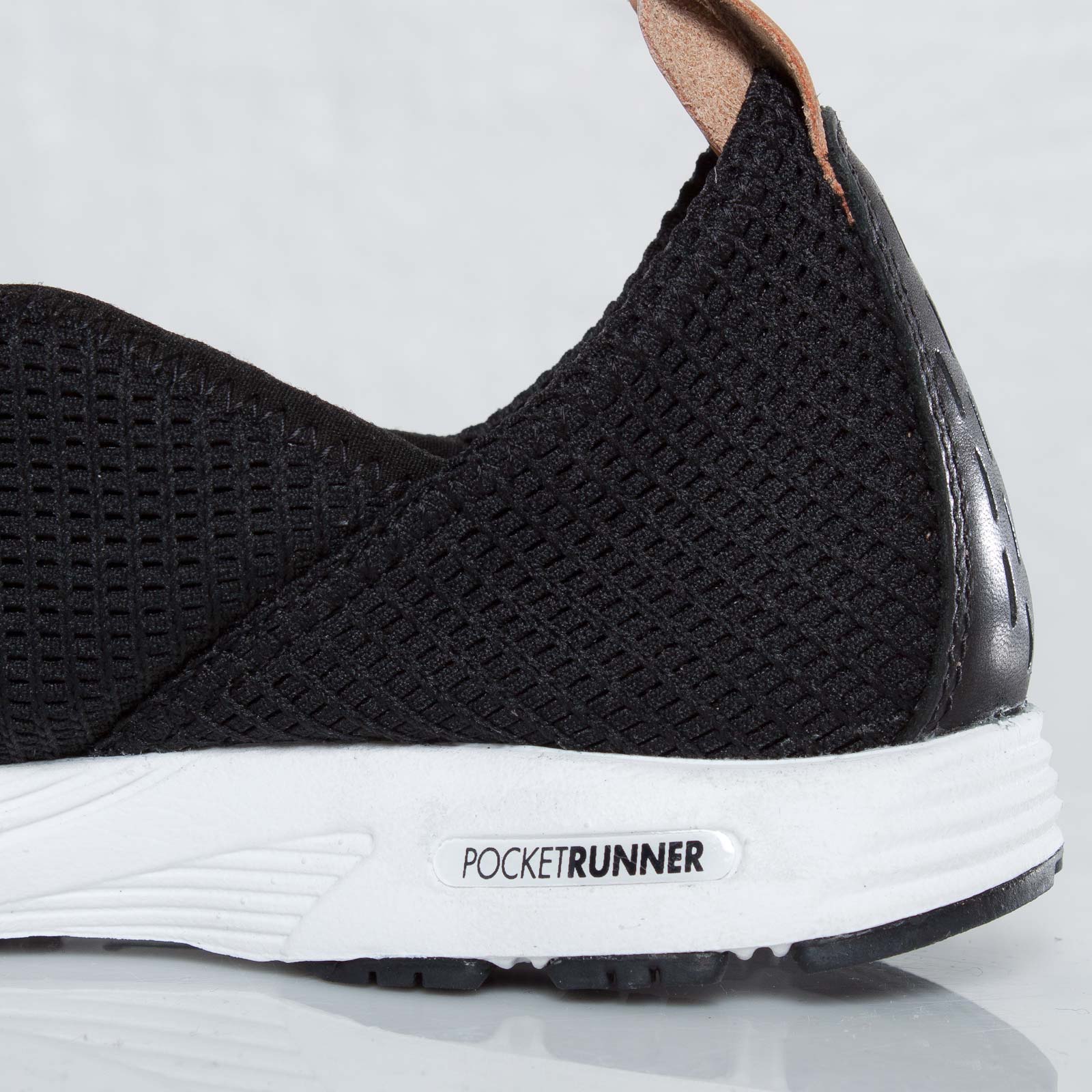 Nike Wmns Pocket Runner Ii Black Summit White 9
