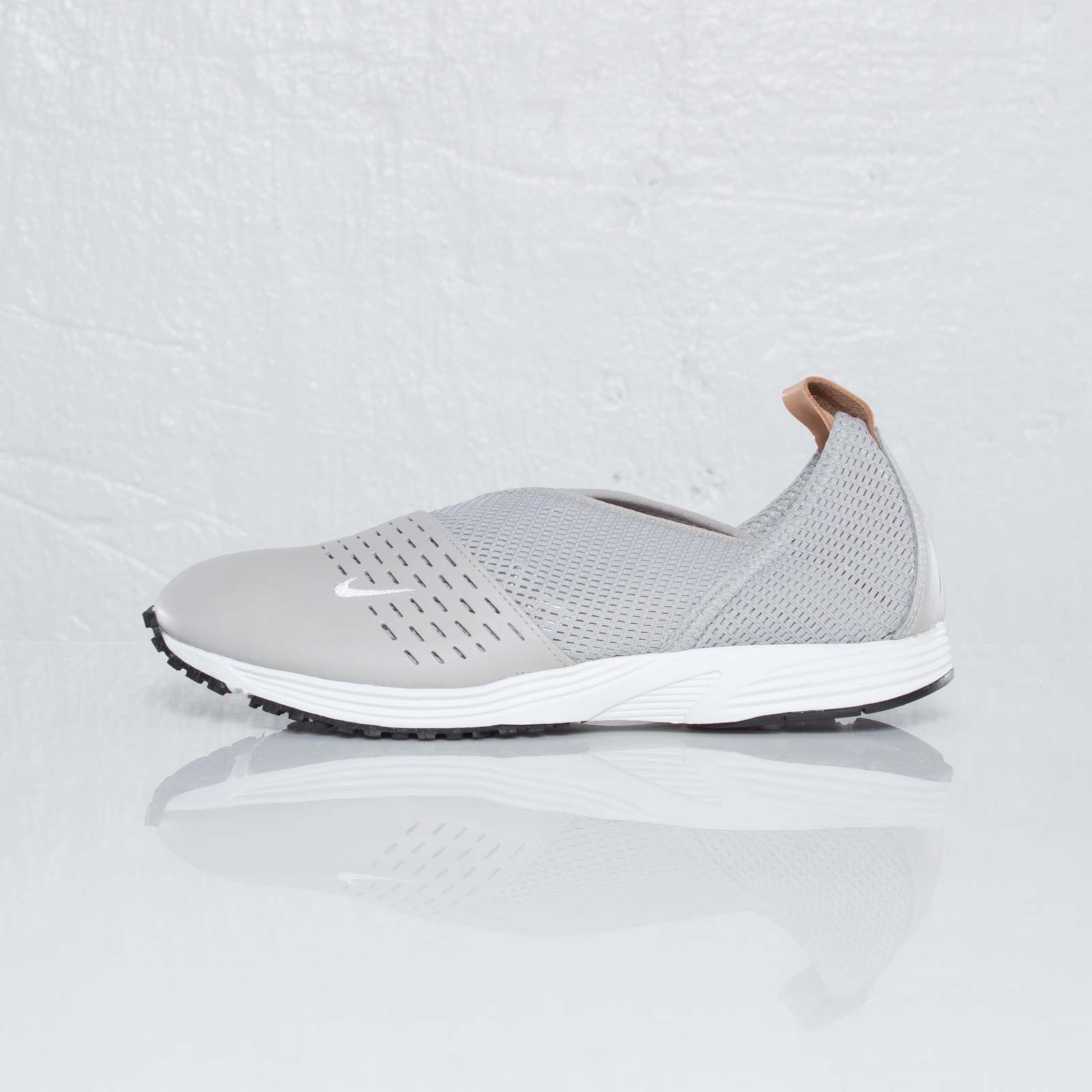 Nike Wmns Pocket Runner Ii Granite Summit White 1