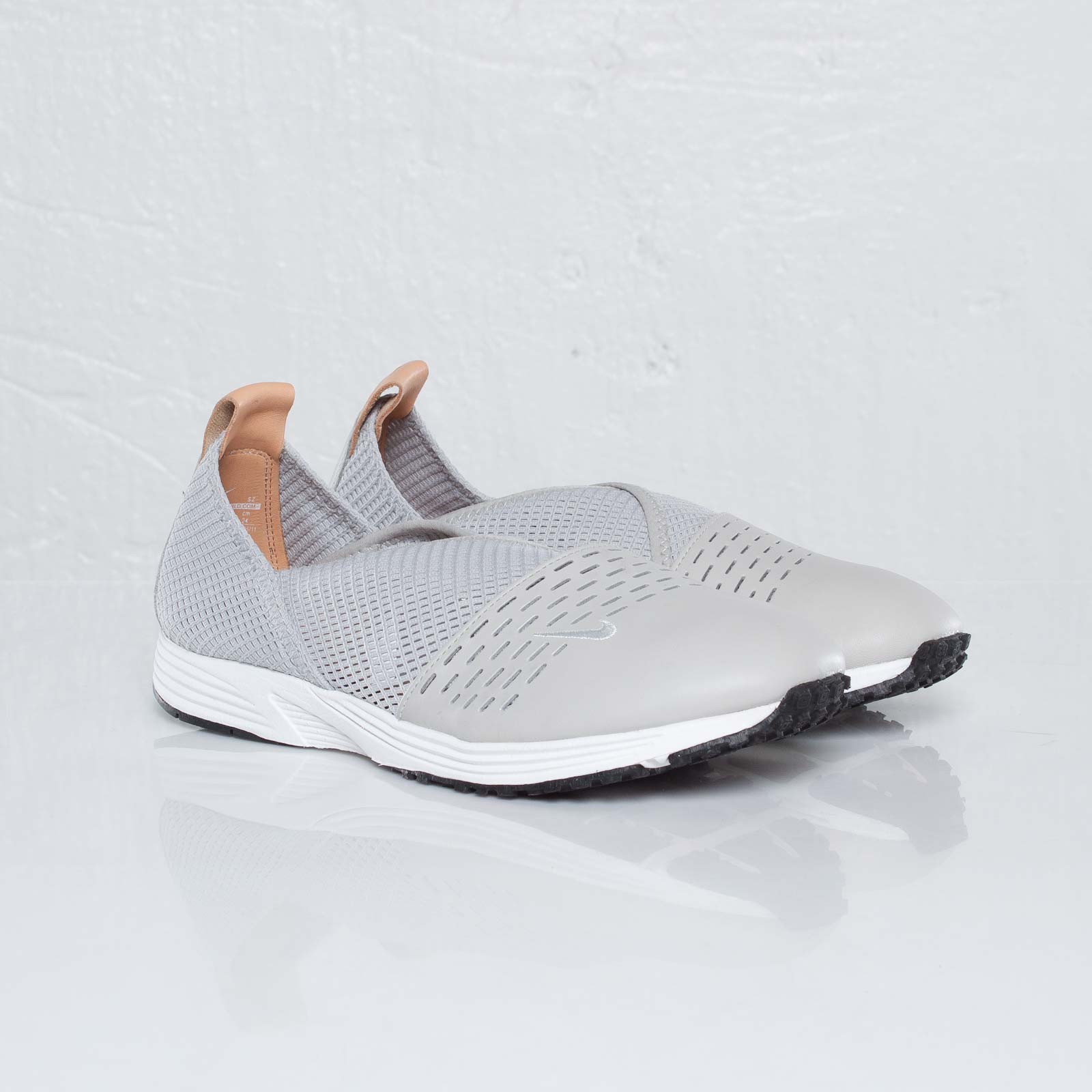Nike Wmns Pocket Runner Ii Granite Summit White 2