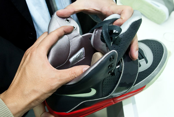 Yeezy Blk Red 41