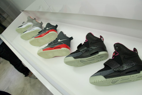 Yeezy Blk Red 51