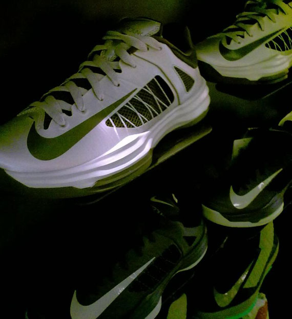 Nike Lunar Hyperdunk Low1