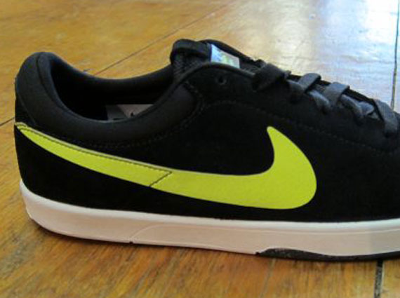 Nike Zoom Koston One - Black - Volt