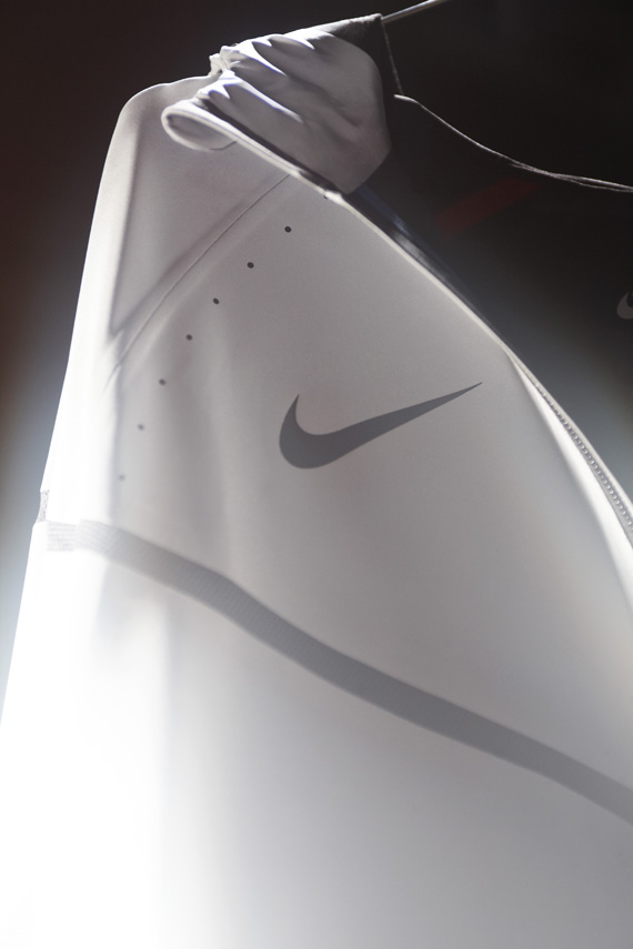 Nike 21st C Windrunner V Swoosh 11751