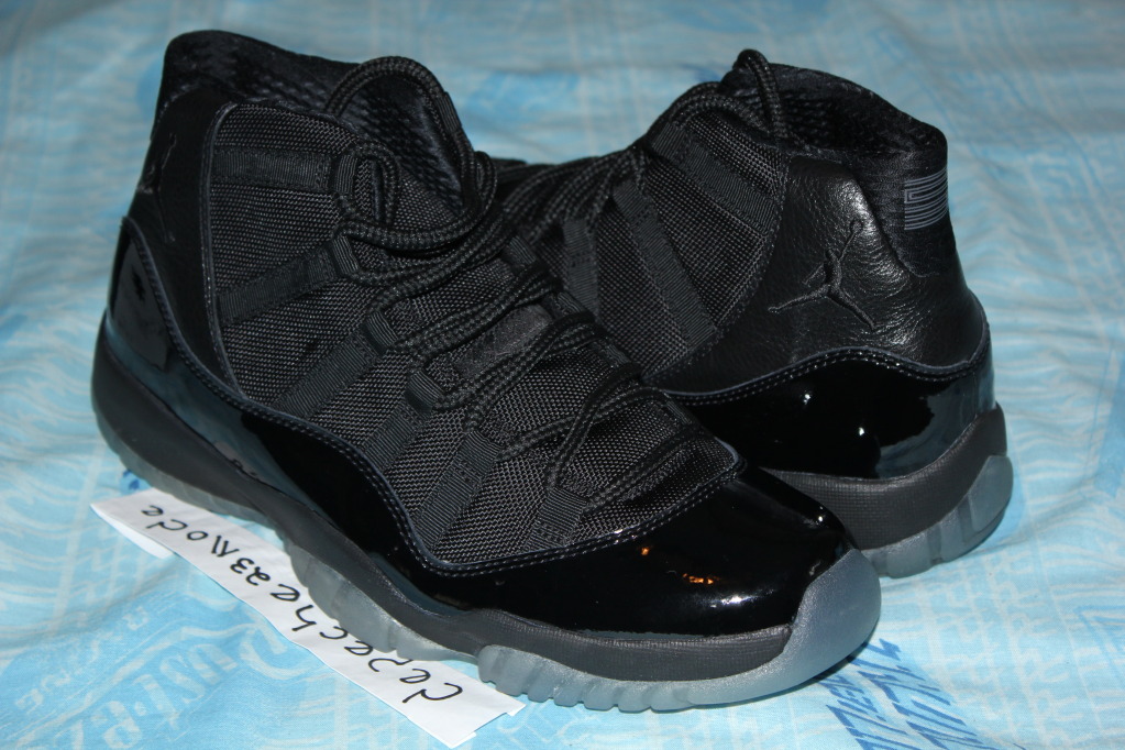 Blackout Air Jordan Xi 01