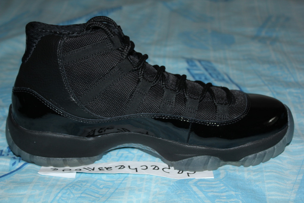 Blackout Air Jordan Xi 22