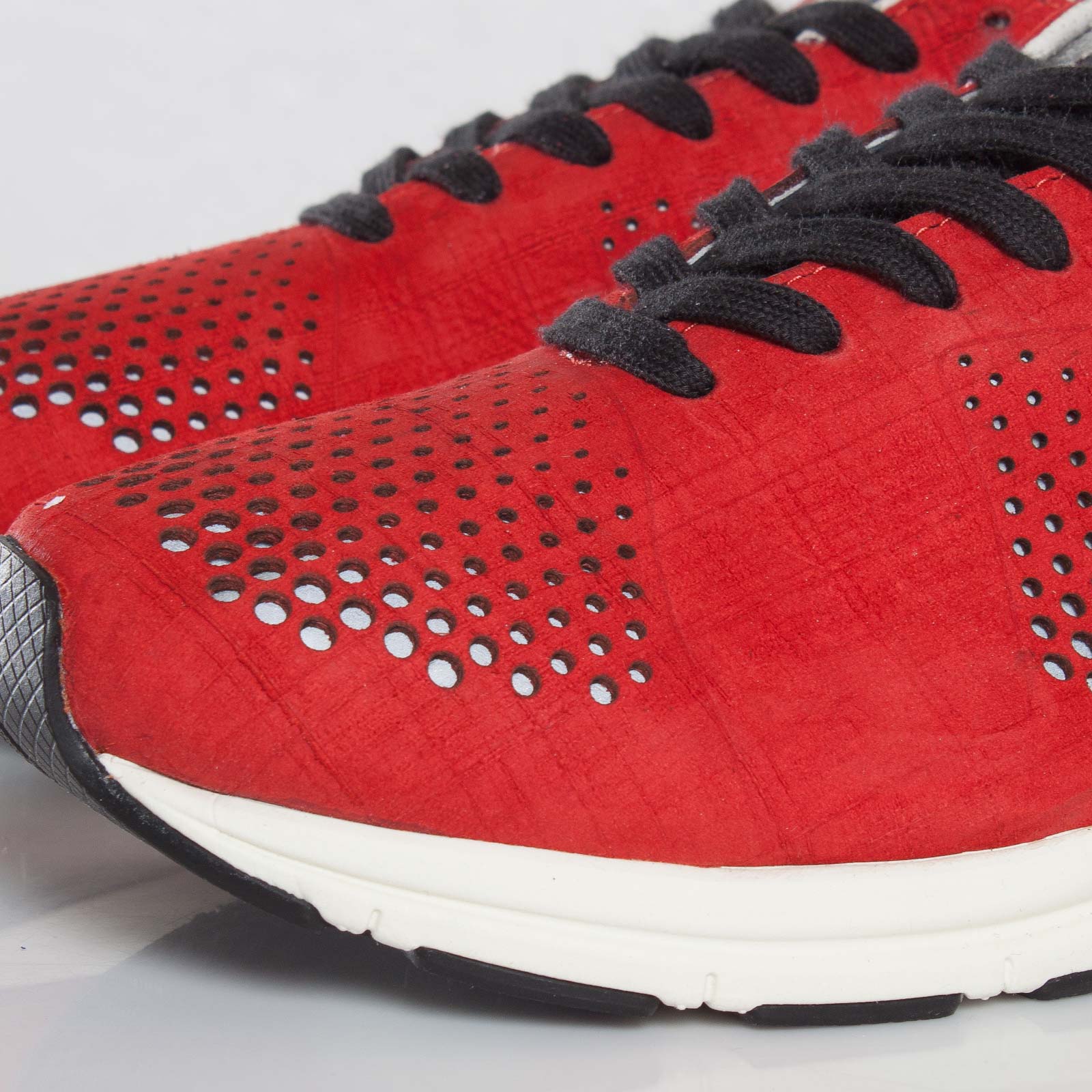 Hussein Chalayan Puma Haast Fall 2012 17
