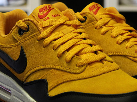 Nike Air Max 1 Canyon Gold University Red Black 1