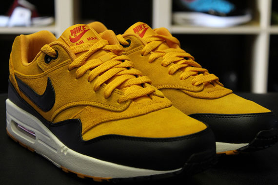 Nike Air Max 1 Canyon Gold University Red Black 2